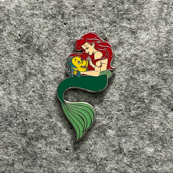 8 Pin Disney Bundle - HKDL Pin Trading Carnival, Mickey Mouse, Ariel & Flounder - Picture 9 of 9
